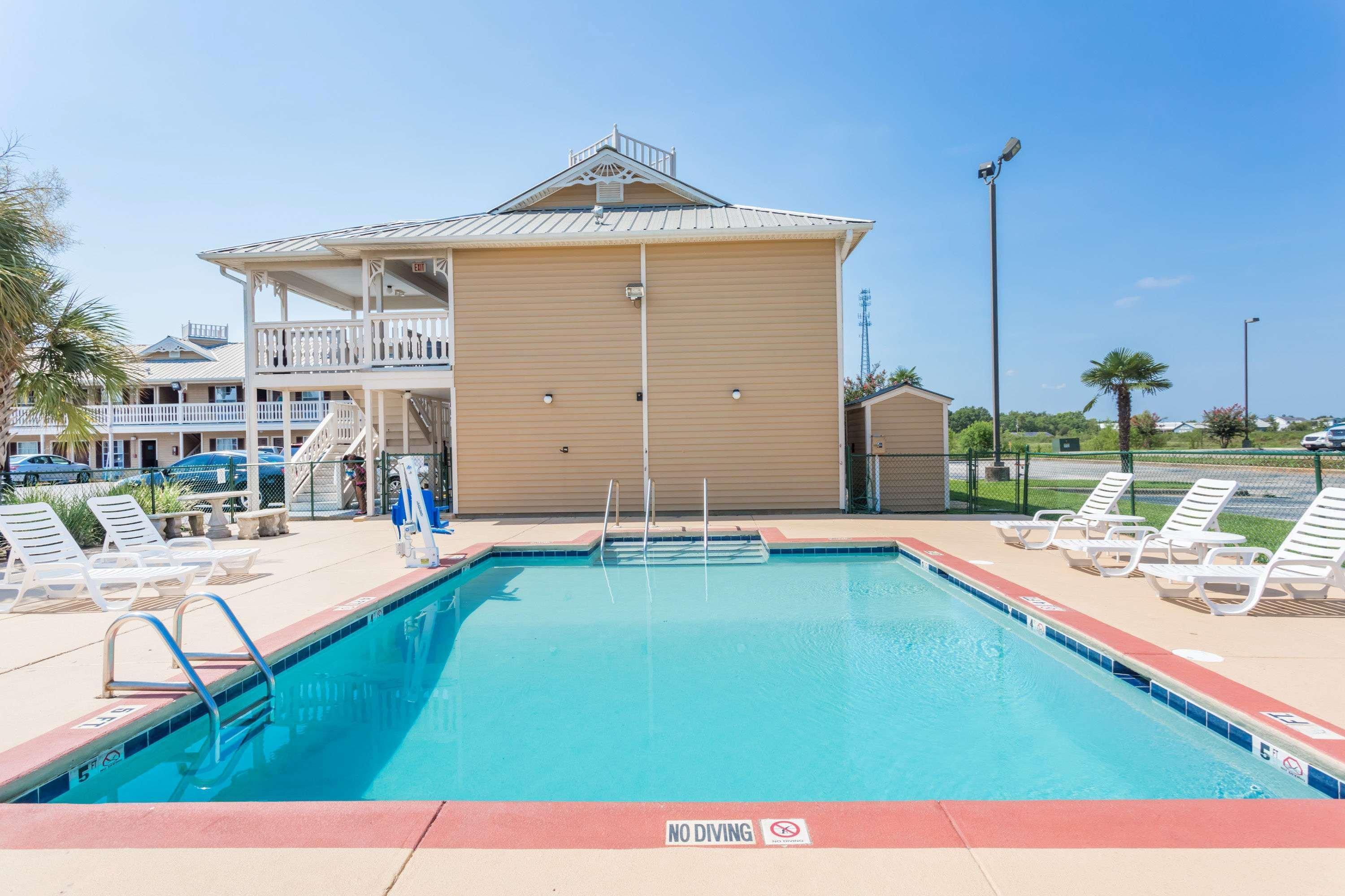 Motel Super 8 By Wyndham Foley Exterior foto